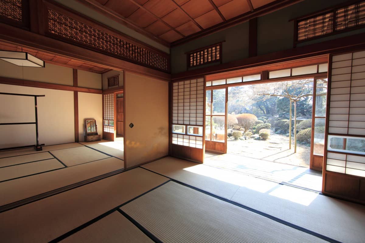 sparse-japanese-interior