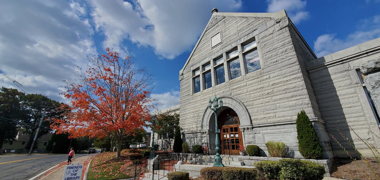 Morrill-memorial-library-in-fall